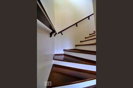 Escada de casa à venda com 3 quartos, 193m² em Jardim Alvorada, Santo André