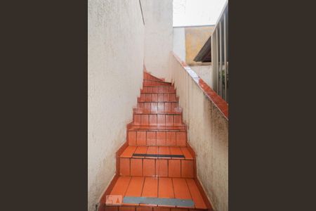 Casa para alugar com 168m², 2 quartos e 2 vagasEscada