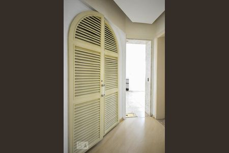 Apartamento à venda com 136m², 2 quartos e 2 vagas Apartamento à venda com 136m², 2 quartos e 2 vagasCorredor