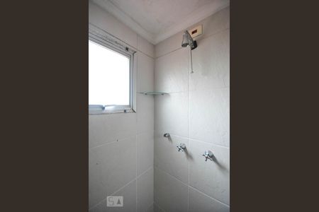 Apartamento à venda com 136m², 2 quartos e 2 vagas Apartamento à venda com 136m², 2 quartos e 2 vagasChuveiro do banheiro