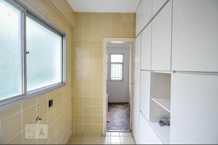 Apartamento à venda com 136m², 2 quartos e 2 vagas Apartamento à venda com 136m², 2 quartos e 2 vagasÁrea de serviço