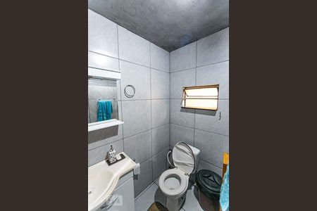 Banheiro Social de casa à venda com 4 quartos, 100m² em Santa Tereza, Porto Alegre