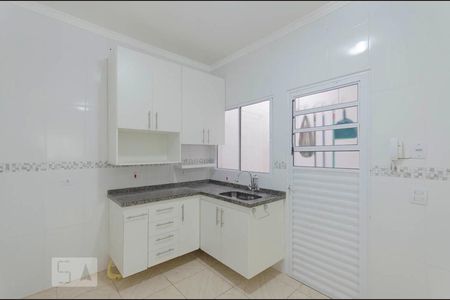 Sala e Cozinha de casa de condomínio à venda com 2 quartos, 52m² em Vila Marieta, São Paulo