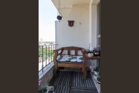 Apartamento à venda com 65m², 3 quartos e 1 vaga Apartamento à venda com 65m², 3 quartos e 1 vagaVaranda