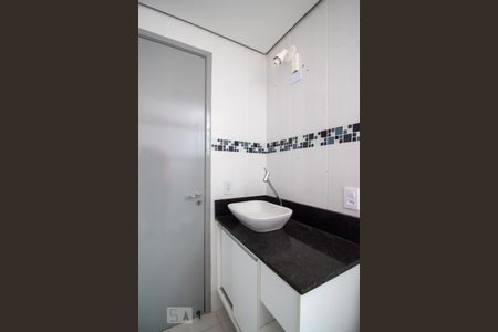 Banheiro de apartamento para alugar com 1 quarto, 40m² em Protásio Alves, Porto Alegre