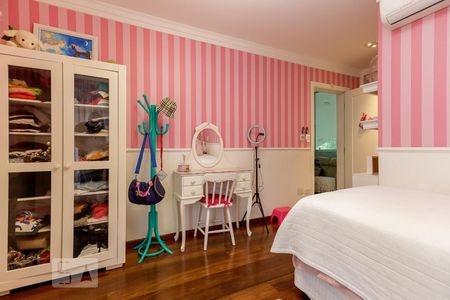 Casa de condomínio à venda com 790m², 4 quartos e 6 vagasSuíte 3