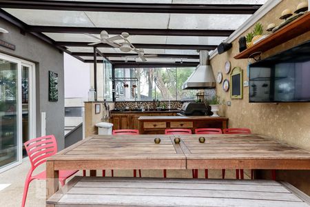 Casa de condomínio à venda com 790m², 4 quartos e 6 vagasChurrasqueira