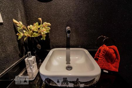 Casa de condomínio à venda com 790m², 4 quartos e 6 vagasBanheiro do Salão de Jogos