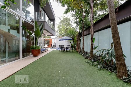 Casa de condomínio à venda com 790m², 4 quartos e 6 vagasQuintal