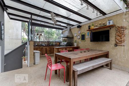 Casa de condomínio à venda com 790m², 4 quartos e 6 vagasChurrasqueira