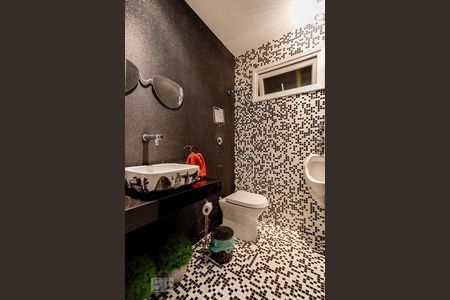 Casa de condomínio à venda com 790m², 4 quartos e 6 vagasBanheiro do Salão de Jogos