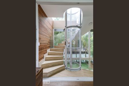 Casa de condomínio à venda com 790m², 4 quartos e 6 vagasEscadas 