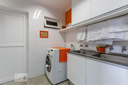 Casa de condomínio à venda com 790m², 4 quartos e 6 vagasÁrea de Serviço