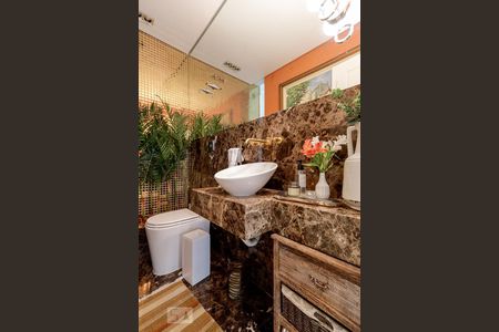 Casa de condomínio à venda com 790m², 4 quartos e 6 vagasLavabo