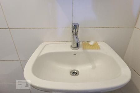 Casa de condomínio à venda com 790m², 4 quartos e 6 vagasBanheiro de Serviço