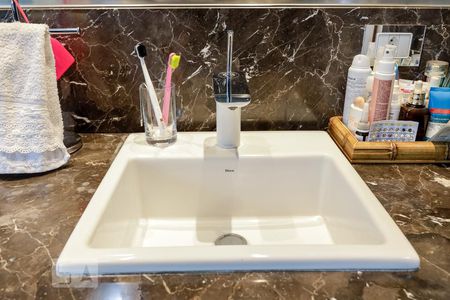 Casa de condomínio à venda com 790m², 4 quartos e 6 vagasBanheiro da Suíte 1