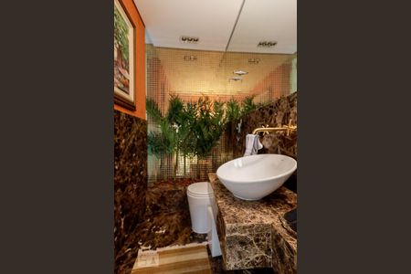 Casa de condomínio à venda com 790m², 4 quartos e 6 vagasLavabo