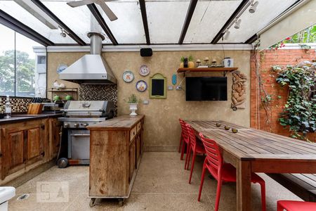 Casa de condomínio à venda com 790m², 4 quartos e 6 vagasChurrasqueira