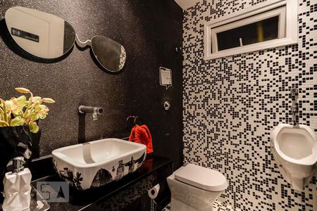 Casa de condomínio à venda com 790m², 4 quartos e 6 vagasBanheiro do Salão de Jogos