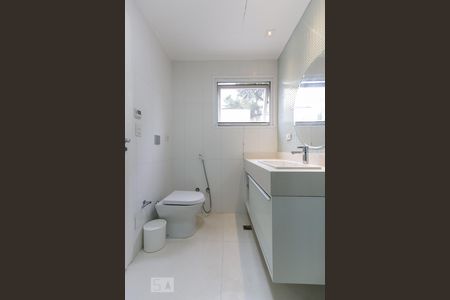 Casa de condomínio à venda com 790m², 4 quartos e 6 vagasBanheiro da Suíte 2