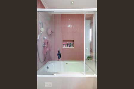 Casa de condomínio à venda com 790m², 4 quartos e 6 vagasBanheiro da Suíte 3