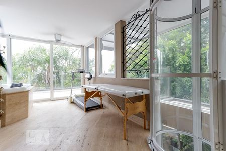 Casa de condomínio à venda com 790m², 4 quartos e 6 vagasSPA