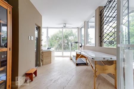 Casa de condomínio à venda com 790m², 4 quartos e 6 vagasSPA