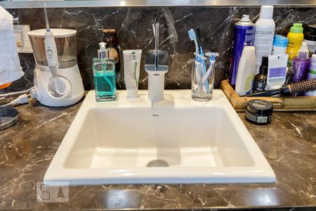 Casa de condomínio à venda com 790m², 4 quartos e 6 vagasBanheiro da Suíte 1