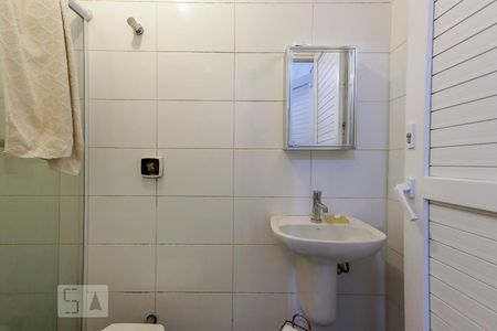 Casa de condomínio à venda com 790m², 4 quartos e 6 vagasBanheiro de Serviço