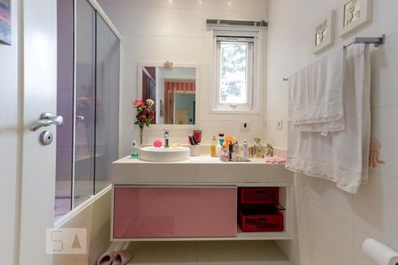 Casa de condomínio à venda com 790m², 4 quartos e 6 vagasBanheiro da Suíte 3