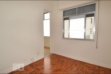 Quarto 1 de apartamento para alugar com 2 quartos, 75m² em Copacabana, Rio de Janeiro
