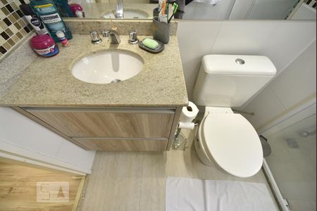 Apartamento à venda com 74m², 2 quartos e 2 vagasBanheiro da suite