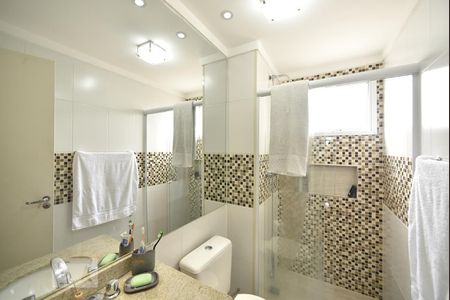 Apartamento à venda com 74m², 2 quartos e 2 vagasBanheiro da suite