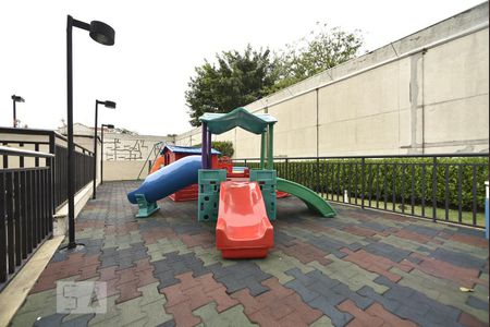 Apartamento à venda com 74m², 2 quartos e 2 vagasÁrea comum - playground