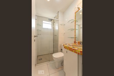 Banheiro de apartamento para alugar com 2 quartos, 53m² em Barra Funda, São Paulo