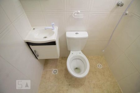 Banheiro  de casa de condomínio para alugar com 1 quarto, 27m² em Saúde, São Paulo