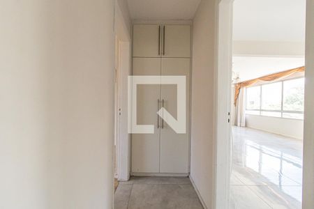 Corredor de apartamento para alugar com 3 quartos, 140m² em São Francisco, Curitiba