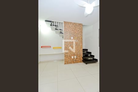 Sala de casa de condomínio para alugar com 2 quartos, 65m² em Vila São João Batista, Guarulhos