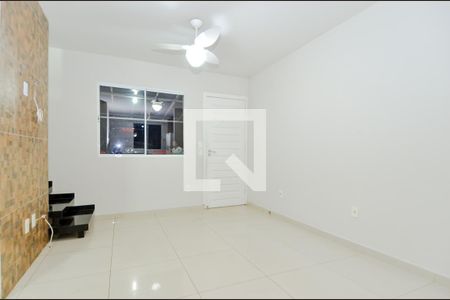 Sala de casa de condomínio para alugar com 2 quartos, 65m² em Vila São João Batista, Guarulhos