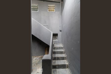 Casa para alugar com 96m², 2 quartos e sem vagaEscada