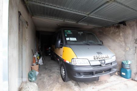 Garagem de casa à venda com 3 quartos, 180m² em Vila Pires, Osasco