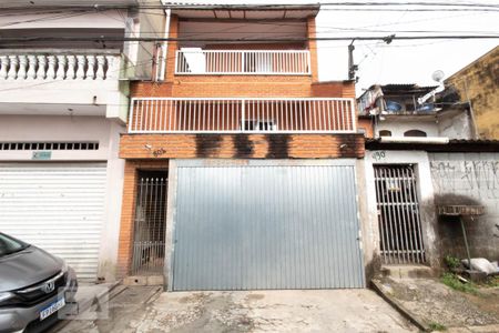 Fachada de casa à venda com 3 quartos, 180m² em Vila Pires, Osasco