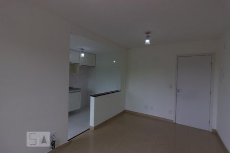 Sala de apartamento para alugar com 2 quartos, 46m² em Jardim Ísis, Cotia
