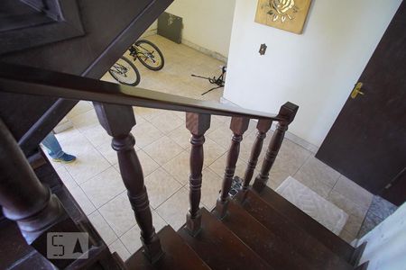 Escada para dormitórios de casa para alugar com 3 quartos, 260m² em Mato Grande, Canoas