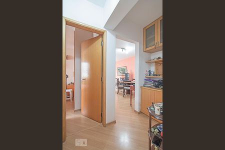 Apartamento à venda com 75m², 2 quartos e 1 vaga Apartamento à venda com 75m², 2 quartos e 1 vagaHall dos Quartos e Banheiro