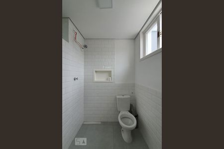 Banheiro de kitnet/studio para alugar com 1 quarto, 41m² em Vila Monumento, São Paulo