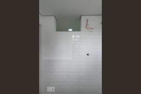 Banheiro de kitnet/studio para alugar com 1 quarto, 41m² em Vila Monumento, São Paulo