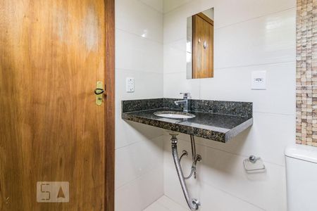 Banheiro da Suíte de casa de condomínio para alugar com 4 quartos, 150m² em Vila Nova, Porto Alegre