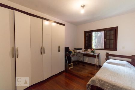 Casa à venda com 391m², 5 quartos e 3 vagas Casa à venda com 391m², 5 quartos e 3 vagasQuarto 3