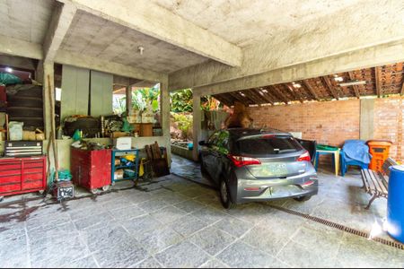 Casa à venda com 391m², 5 quartos e 3 vagas Casa à venda com 391m², 5 quartos e 3 vagasGaragem